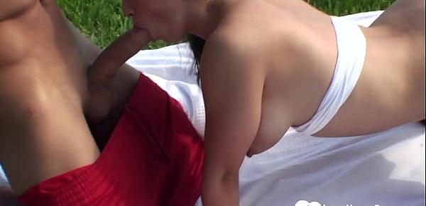 Picnic with a hottie turns into drilling